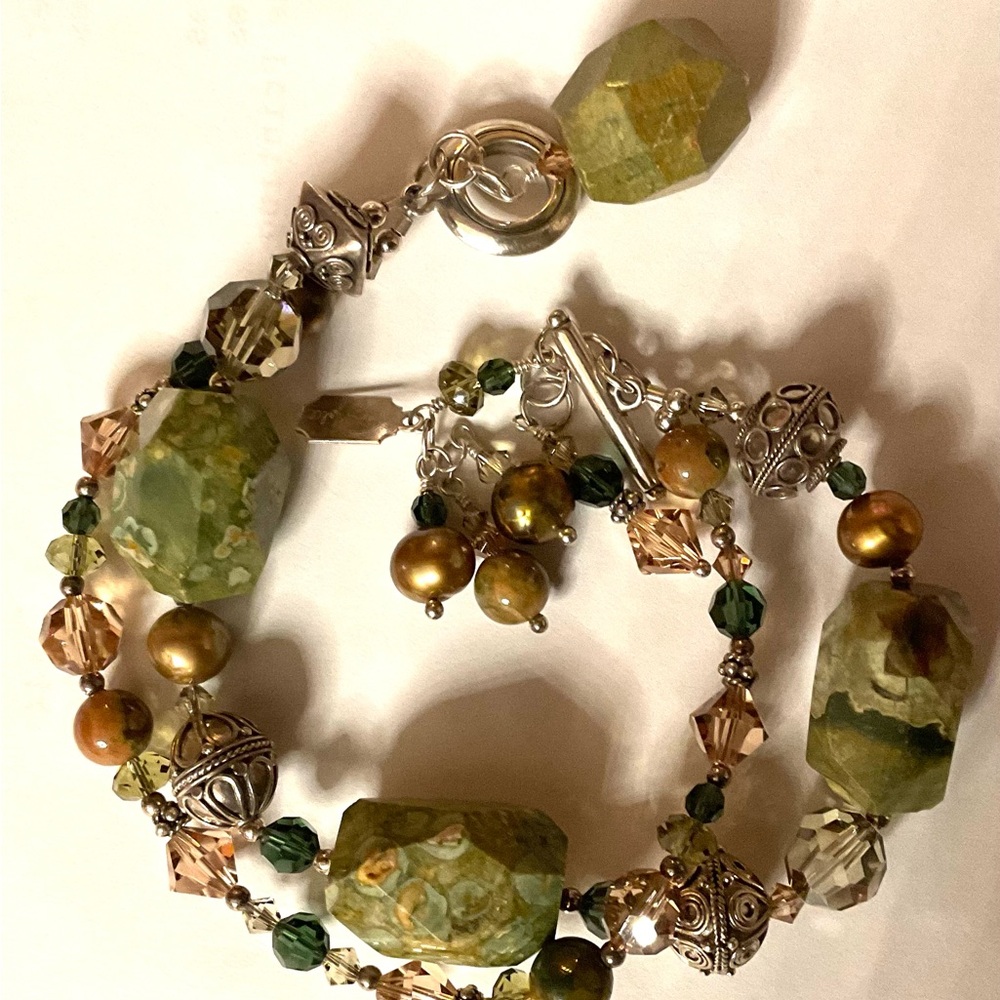 Tres Jolie Accessories Green and Gold Gemstone Bracelet